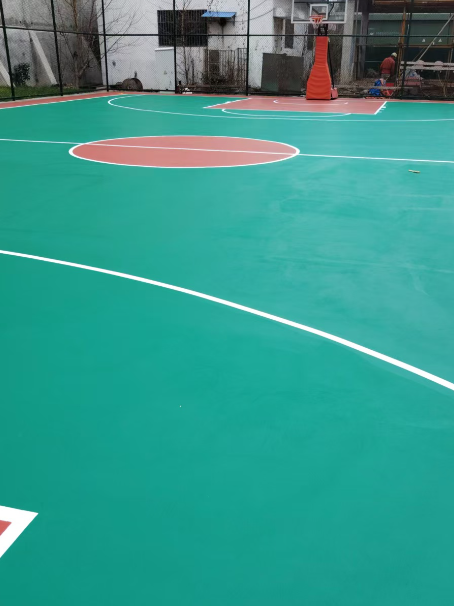 历城 球场长期使用易出现地面开裂
